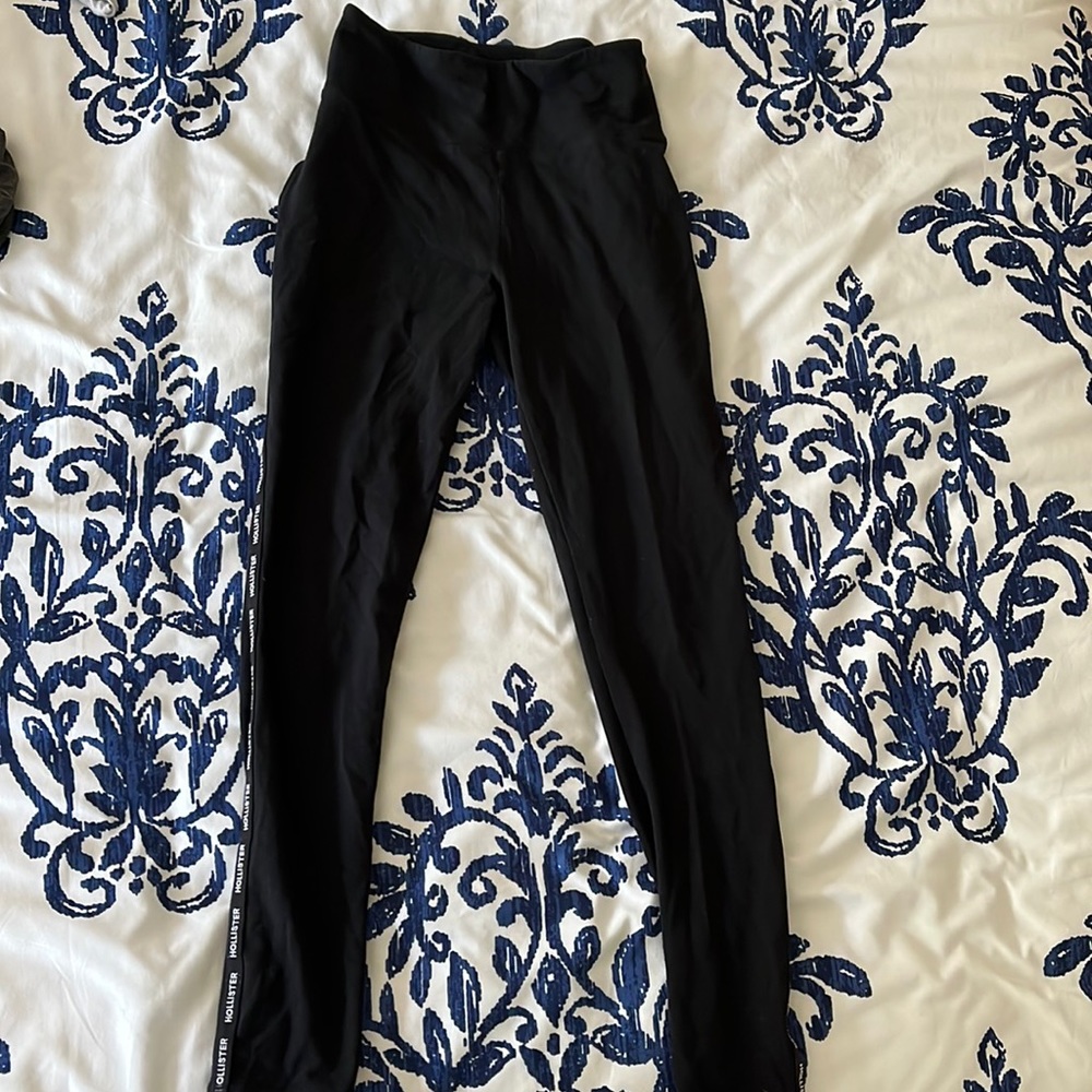 Ultra high-rise Hollister leggings